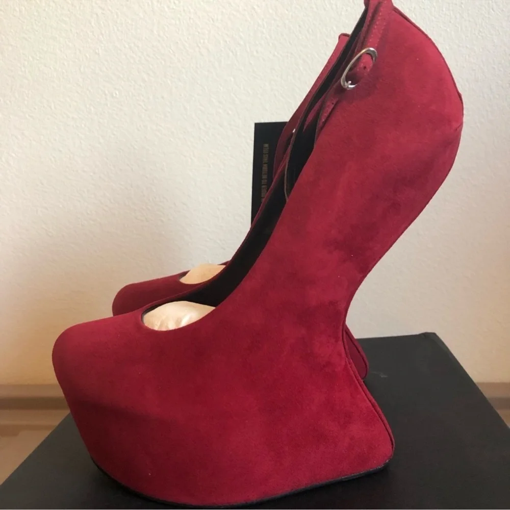 Giuseppe Zanotti Sculpted Wedges NIB 39.5